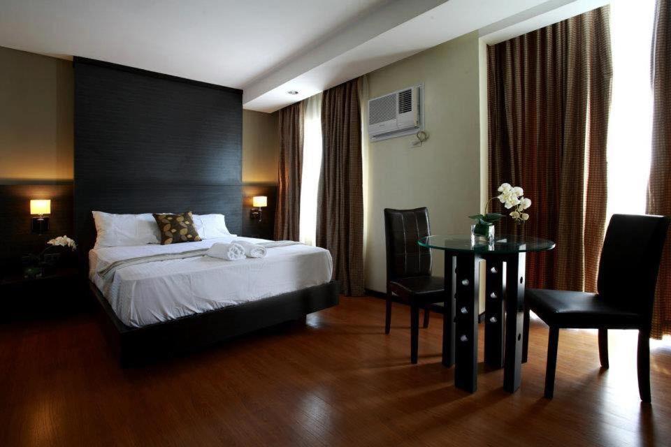 Makati Boutique Hotel Near Naia Airport Terminal 3 Edsa Pasay Cbd Makati City Exterior photo