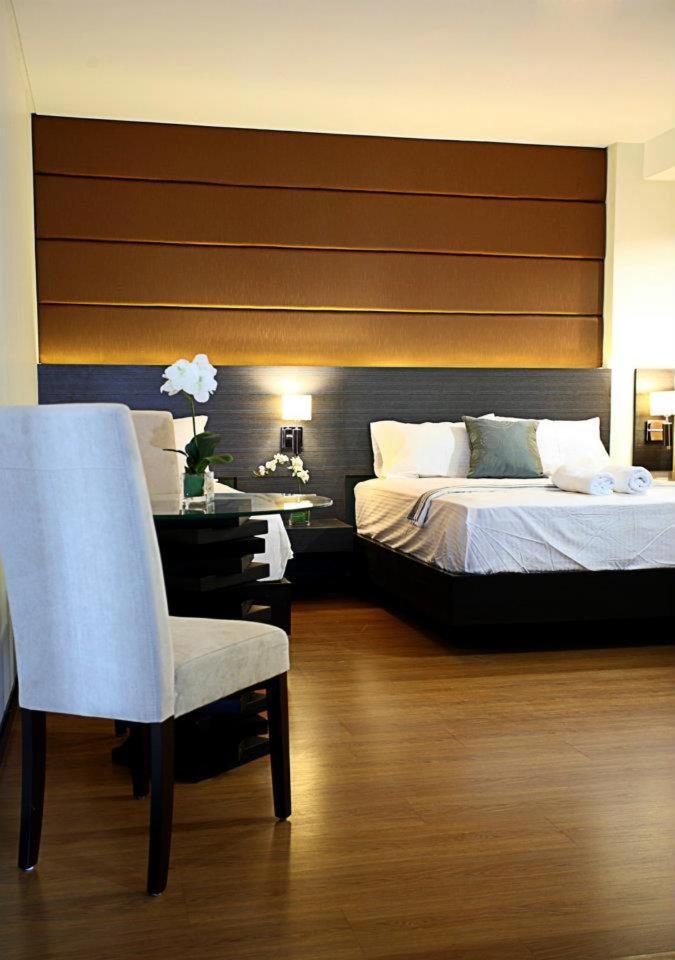 Makati Boutique Hotel Near Naia Airport Terminal 3 Edsa Pasay Cbd Makati City Exterior photo