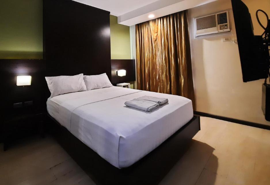 Makati Boutique Hotel Near Naia Airport Terminal 3 Edsa Pasay Cbd Makati City Exterior photo