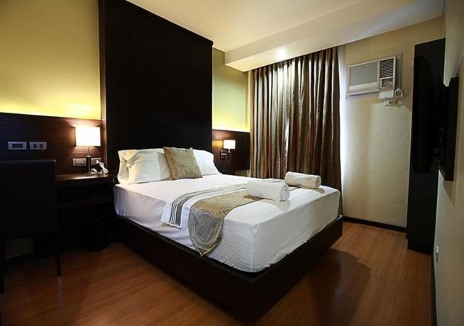 Makati Boutique Hotel Near Naia Airport Terminal 3 Edsa Pasay Cbd Makati City Exterior photo