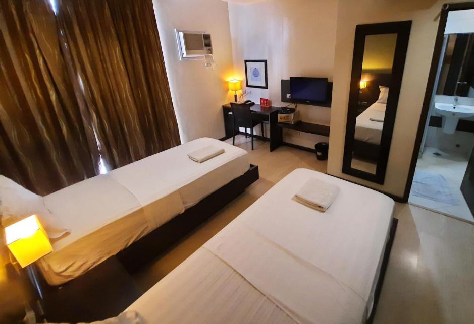 Makati Boutique Hotel Near Naia Airport Terminal 3 Edsa Pasay Cbd Makati City Exterior photo