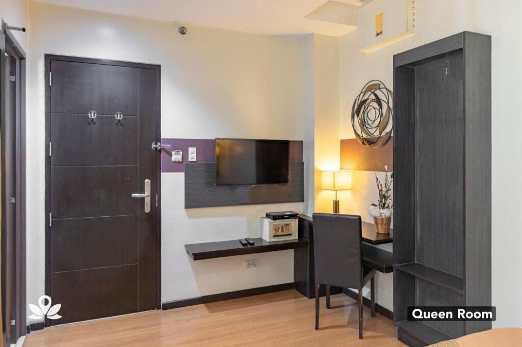 Makati Boutique Hotel Near Naia Airport Terminal 3 Edsa Pasay Cbd Makati City Exterior photo
